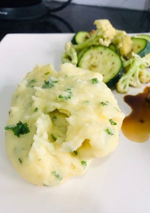 A picture of Creamy Buttery Mashed Potato.
