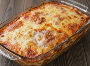 Foto de Lasanha à Bolonhesa com Molho Branco 🍽️