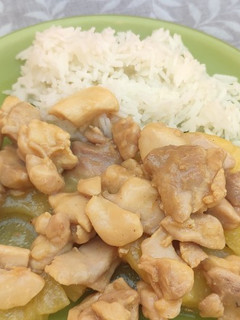 Una foto de Pollo con piña