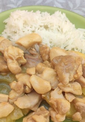 Una foto de Pollo con piña