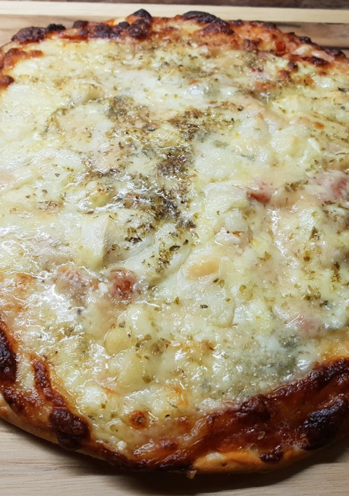 Una foto de Pizza de quesos sin gluten