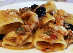 Foto di Paccheri con Baccalà, Olive Nere, Capperi e Pomodorini