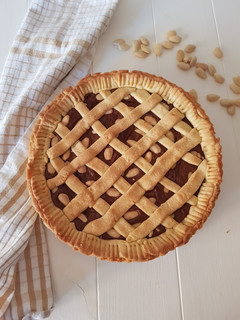 Foto di Crostata con Nutella e mandorle 🥧🍫