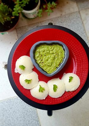 A picture of Farali idli and chutney.