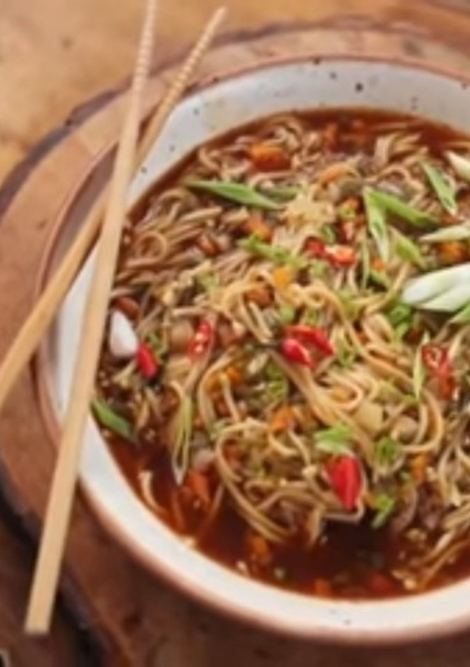 நூடுல்ஸ் சூப்(noodles soup recipe in tamil) செய்முறை முக்கிய புகைப்படம்