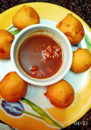 A picture of Batata vada.