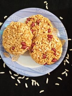 मुरमुरे की चिक्की (Murmure ki chikki recipe in Hindi) रेसिपी मुख्य फोटो