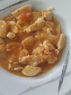 Una foto de Pollo encebollado