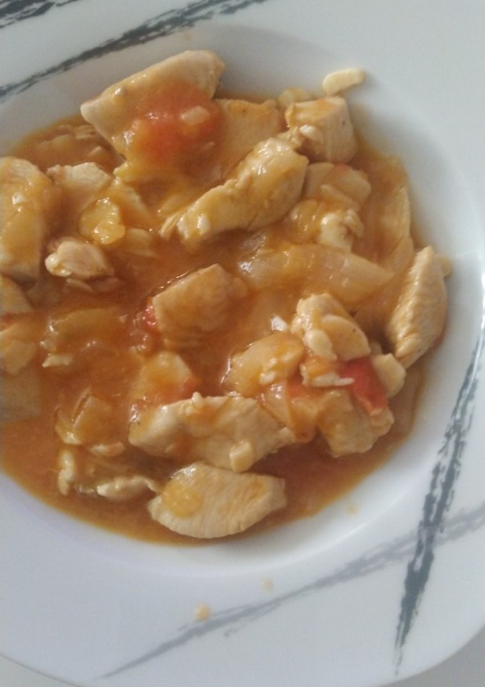 Una foto de Pollo encebollado