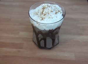 Una foto de Batido helado de coco y oreo