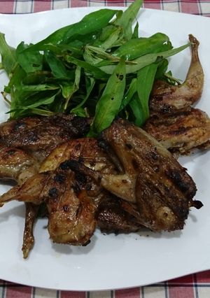 Hình của món Chim cút nướng mật ong.