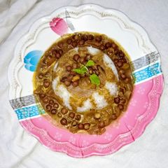 A picture of Kala chana curry.