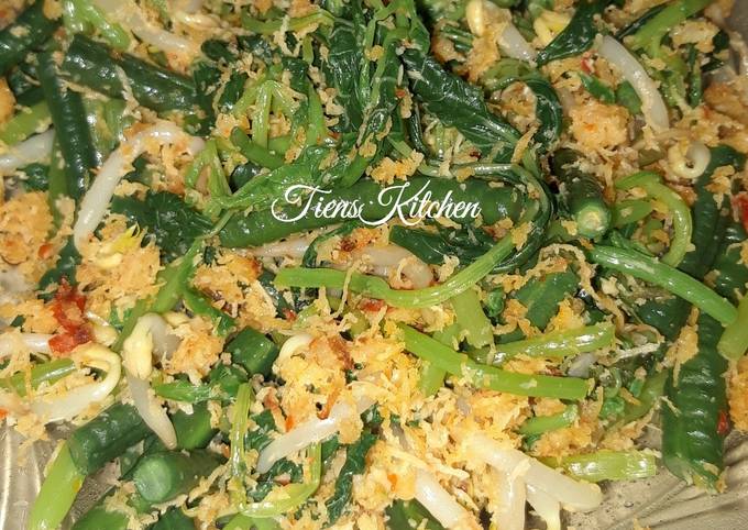 Bagaimana Menyiapkan Urap Sayur Bumbu Tumis Anti Gagal