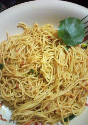 A picture of Stir fry spaghetti.