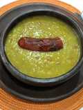 Arvejas con pimiento y longaniza