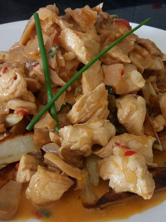 Una foto de Papas rústicas con Pollo y Champiñones