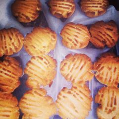 A picture of Banting Peanut Butter Coconut Biscuits.