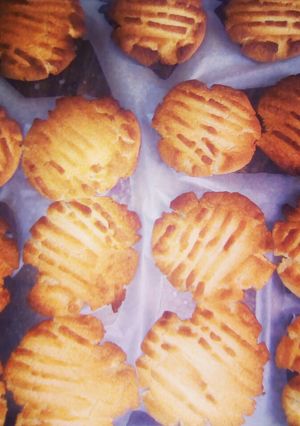 A picture of Banting Peanut Butter Coconut Biscuits.
