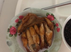 Hình của món Ức gà cuộn nấm kim châm.