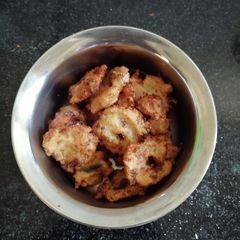 A picture of Suji vada.