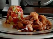 Una foto de pata y muslo de pollo con pimienta y miel