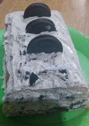 Una foto de Torta con relleno de crema oreo