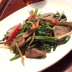 A picture of Stir-fried liver and chives.