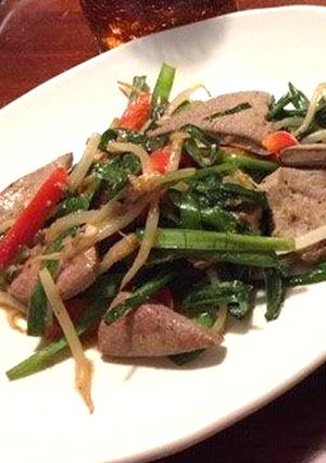 A picture of Stir-fried liver and chives.