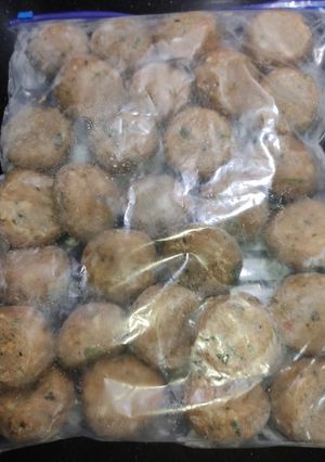 A picture of Green Masala Chicken Meatballs or Kofta.