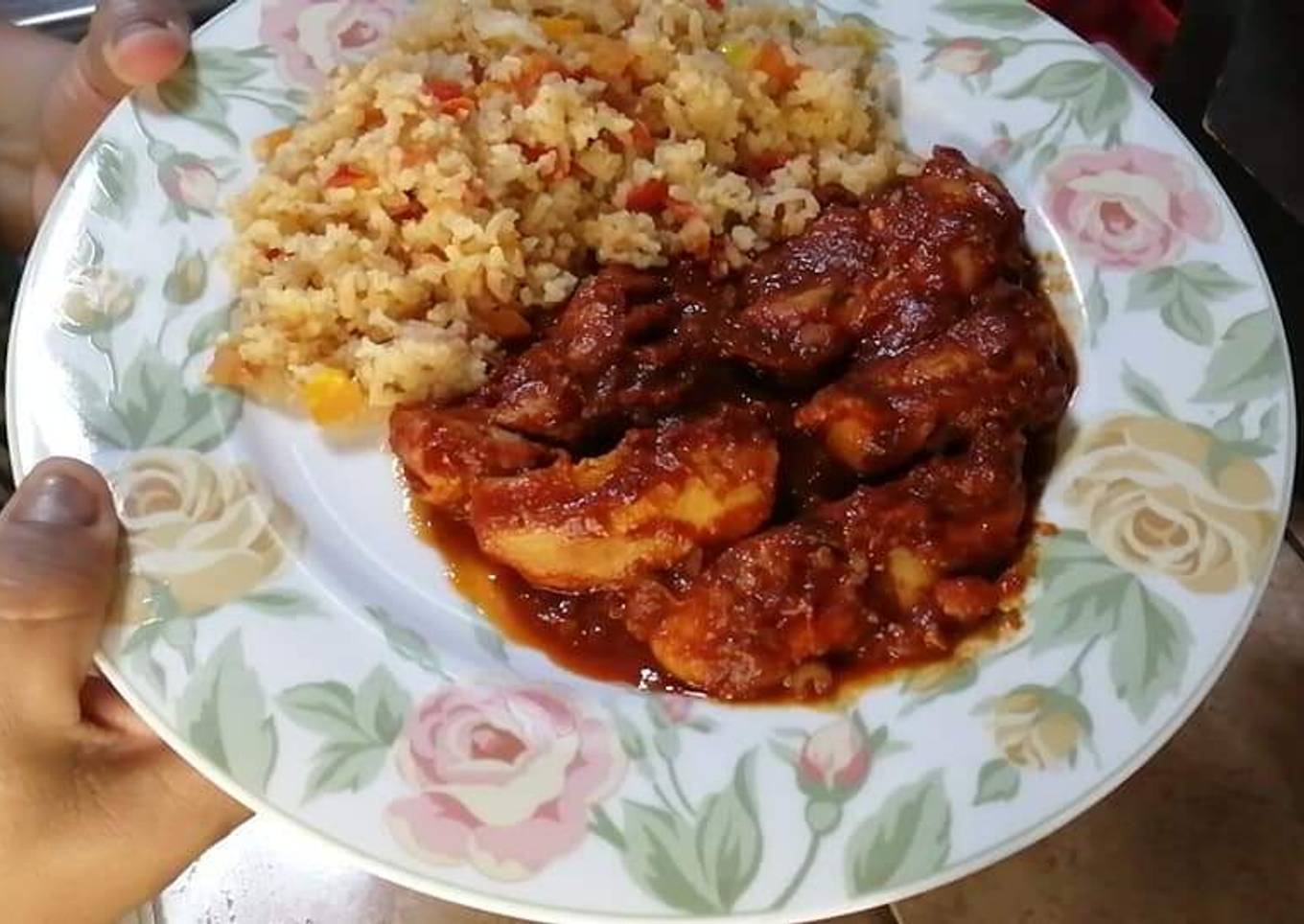 Fajitas de pollo picantes en salsa chile morita y chile de árbol