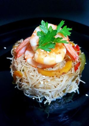 Una foto de Fideos de arroz con gambas 🇸🇬