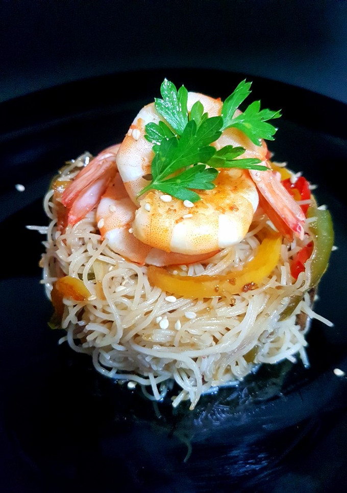 Una foto de Fideos de arroz con gambas 🇸🇬