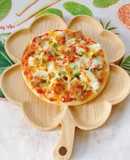 Bánh pizza mực,xúc xích,tôm,ớt chuông và hành tây
