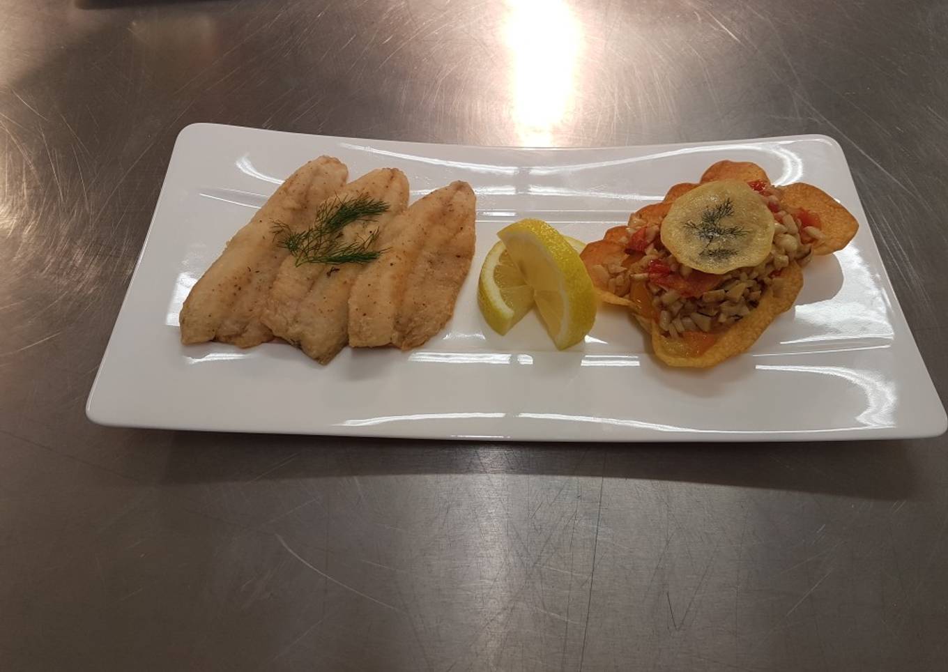 Filet de poisson et sa tartalette pommes de terre au botet