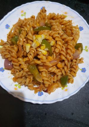 વેજ. ચીઝ પાસ્તા (Veg Cheese Pasta Recipe In Gujarati) રેસીપી મુખ્ય ફોટો