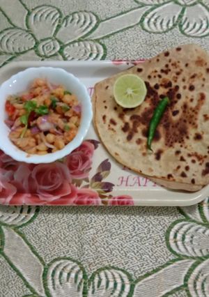 छोले (मटर) पराठा (Chole (Matar) paratha recipe in Hindi) रेसिपी मुख्य फोटो