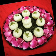 A picture of Paneer Coconut laddu.
