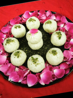 A picture of Paneer Coconut laddu.