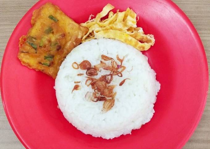 Nasi uduk (dari nasi sisa semalam)