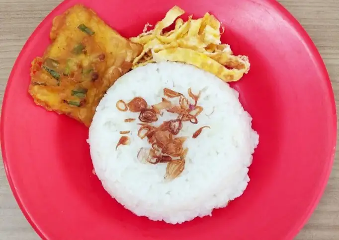 Nasi uduk (dari nasi sisa semalam)