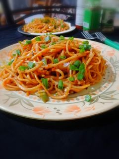 चाइनीज शेजवान नूडल्स (chinese schezwan noodles recipe in Hindi) रेसिपी मुख्य फोटो