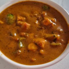 A picture of Corn capsicum paneer in yellow gravy using premix.