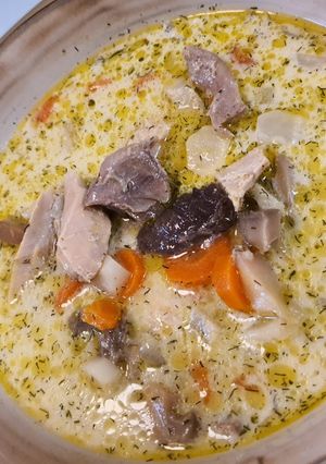Kapros tejszínes gyöngytyúk leves recept fotója