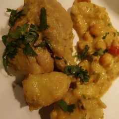 A picture of Chicken, Chickpeas in refreshing coriander yogurt sauce.
