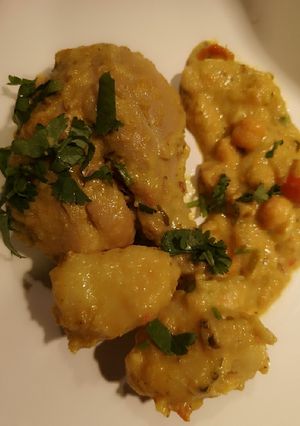 A picture of Chicken, Chickpeas in refreshing coriander yogurt sauce.