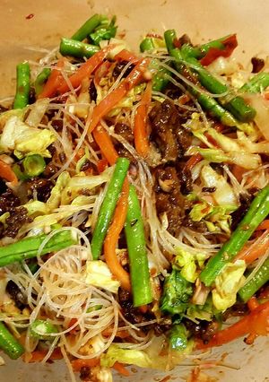 A picture of Spicy Glass noodle salad.