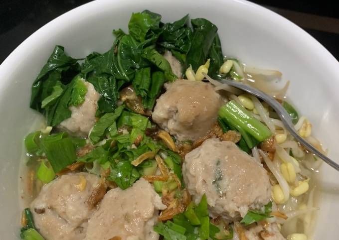 Bakso ayam plus kuah bening goyang lidah