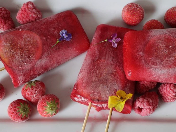 Easy Way Prepare Berry Nice lolly the  Makes Drooling Can spoil the tongue