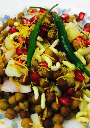 A picture of Boiled chana mix with fruits and bhel.