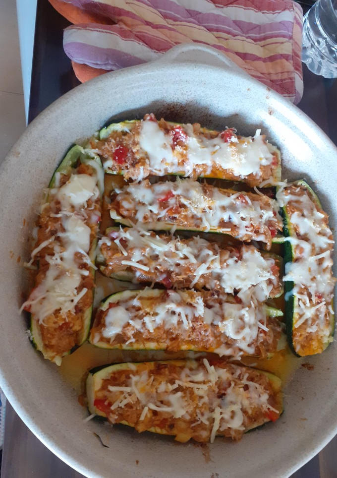 Una foto de Calabacín relleno de atún al horno